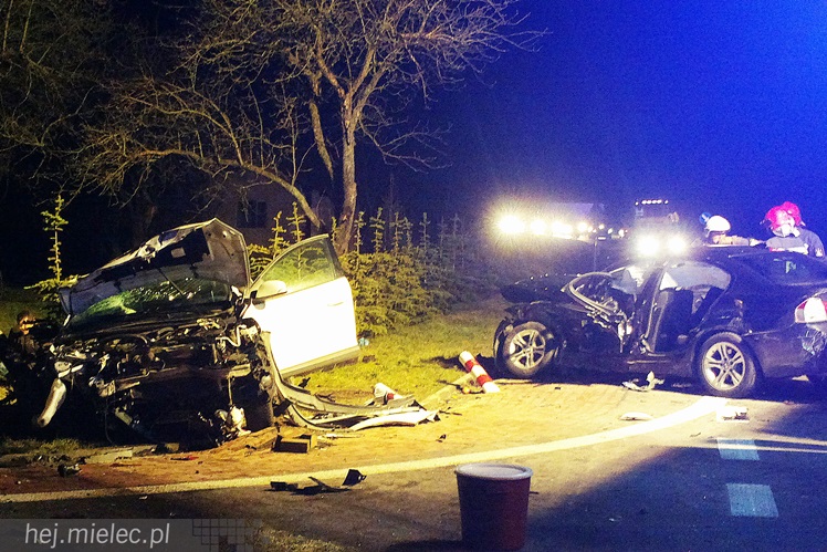 Wypadek w Przyłęku. Rozbite trzy samochody, ranne trzy osoby
