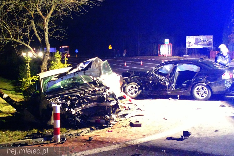 Wypadek w Przyłęku. Rozbite trzy samochody, ranne trzy osoby