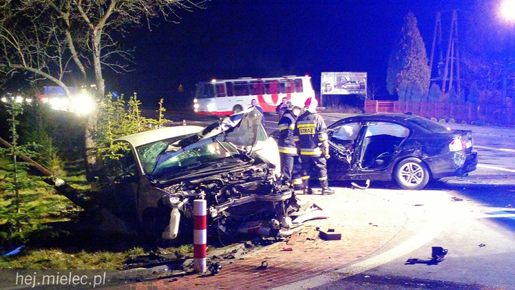 Wypadek w Przyłęku. Rozbite trzy samochody, ranne trzy osoby