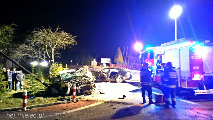 Wypadek w Przyłęku. Rozbite trzy samochody, ranne trzy osoby