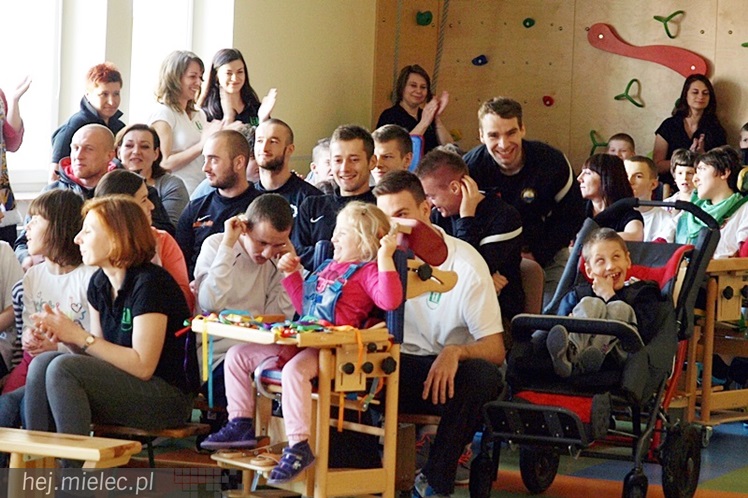 Niezwykłe spotkanie piłkarzy Stali Mielec z niepełnosprawnymi
