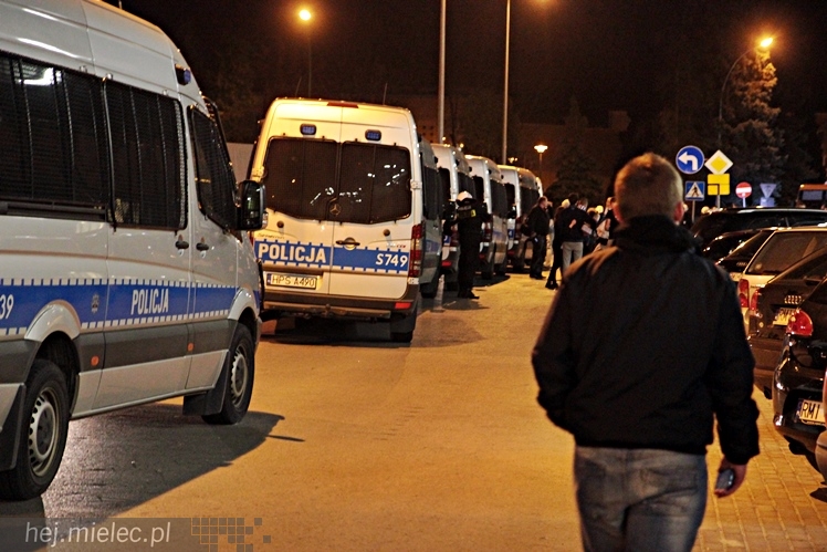 Zamieszki po meczu FKS Stal Mielec - Stal Stalowa Wola