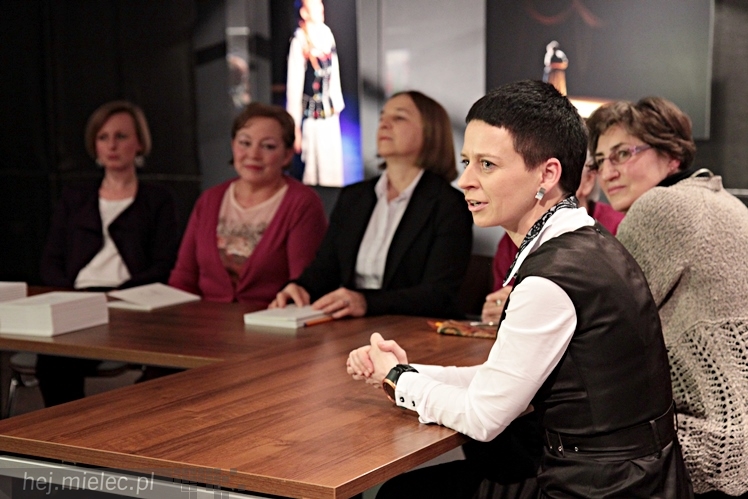 Finisaż wystawy ?Siła to ONA?: spotkanie z bohaterkami i autorami książki