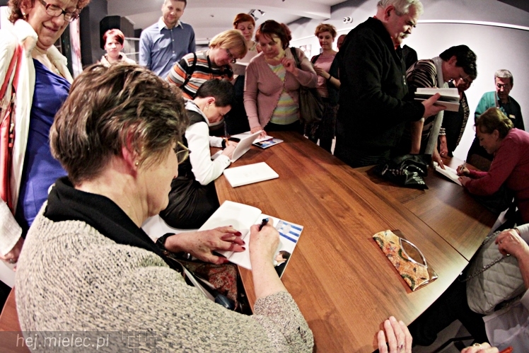 Finisaż wystawy ?Siła to ONA?: spotkanie z bohaterkami i autorami książki