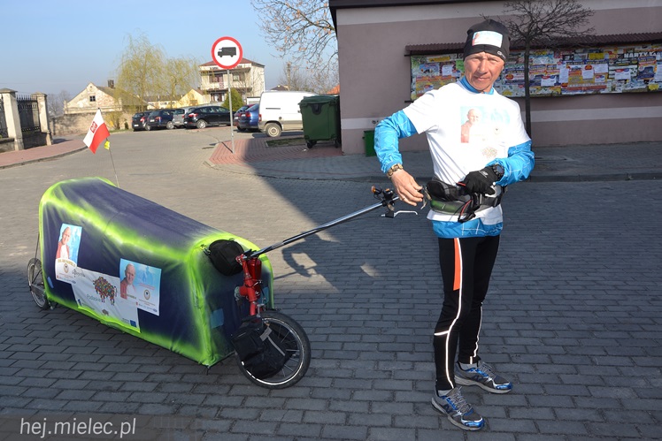Przez Radomyśl Wielki i  Mielec biegnie do Watykanu