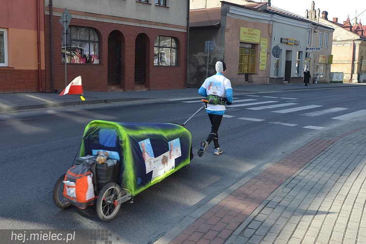 Przez Radomyśl Wielki i  Mielec biegnie do Watykanu