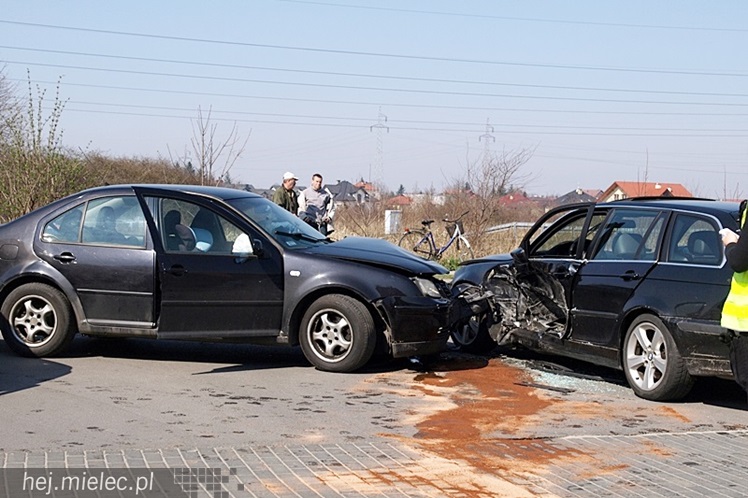 Poważny wypadek na ulicy Szafera. Dwoje dzieci w szpitalu