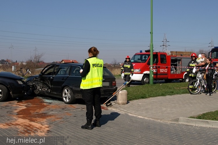 Poważny wypadek na ulicy Szafera. Dwoje dzieci w szpitalu