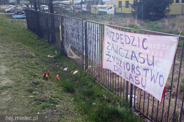Polityczne, antysemickie hasła na ulicach miasta