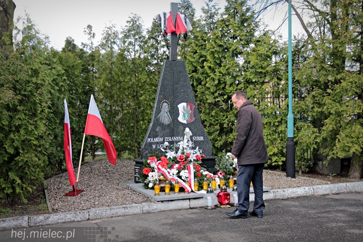 Uroczystości rocznic Katynia i Smoleńska: przy Bazylice i na Cmentarzu Komunalnym