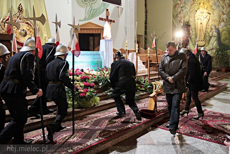 Mielczanie tłumnie modlą się, czuwają, oczekują na Zmartwychwstanie