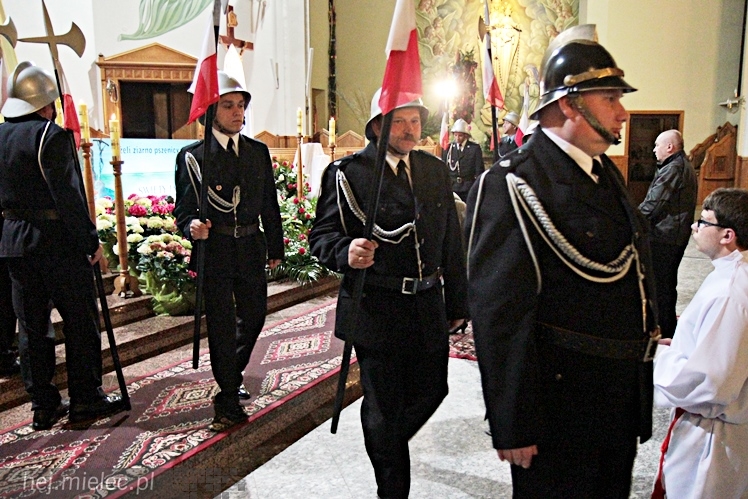 Mielczanie tłumnie modlą się, czuwają, oczekują na Zmartwychwstanie