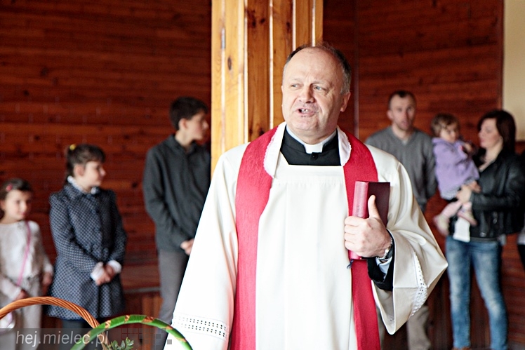 W Wielką Sobotę Kościół błogosławi pokarmy na stół wielkanocny