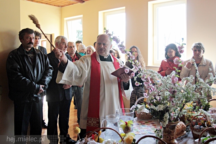W Wielką Sobotę Kościół błogosławi pokarmy na stół wielkanocny