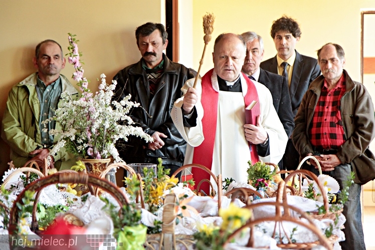 W Wielką Sobotę Kościół błogosławi pokarmy na stół wielkanocny