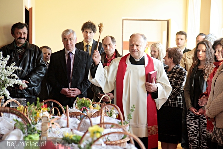 W Wielką Sobotę Kościół błogosławi pokarmy na stół wielkanocny
