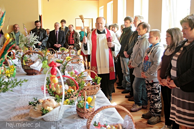 W Wielką Sobotę Kościół błogosławi pokarmy na stół wielkanocny