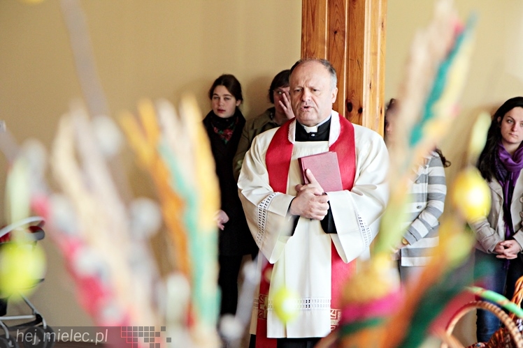 W Wielką Sobotę Kościół błogosławi pokarmy na stół wielkanocny