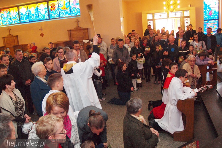 W Wielką Sobotę Kościół błogosławi pokarmy na stół wielkanocny