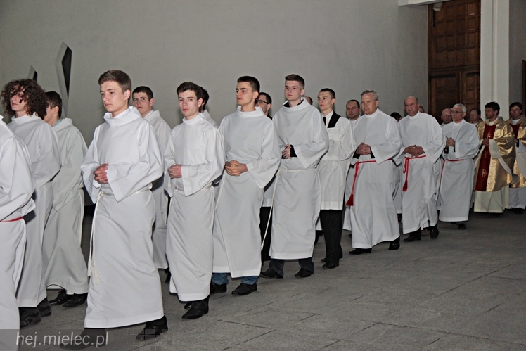 Jezus Chrystys Zmartwychwstał. Ogłosiły to kościelne dzwony w sobotnią noc