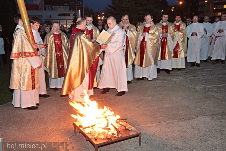 Jezus Chrystys Zmartwychwstał. Ogłosiły to kościelne dzwony w sobotnią noc
