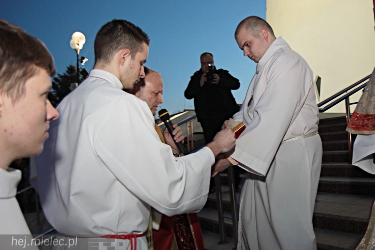 Jezus Chrystys Zmartwychwstał. Ogłosiły to kościelne dzwony w sobotnią noc