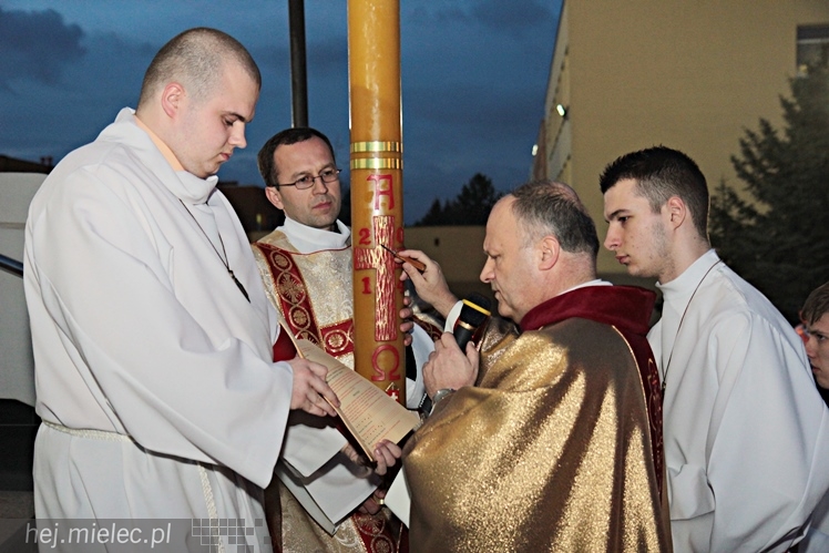 Jezus Chrystys Zmartwychwstał. Ogłosiły to kościelne dzwony w sobotnią noc