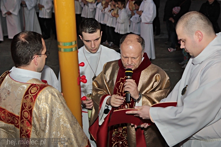 Jezus Chrystys Zmartwychwstał. Ogłosiły to kościelne dzwony w sobotnią noc