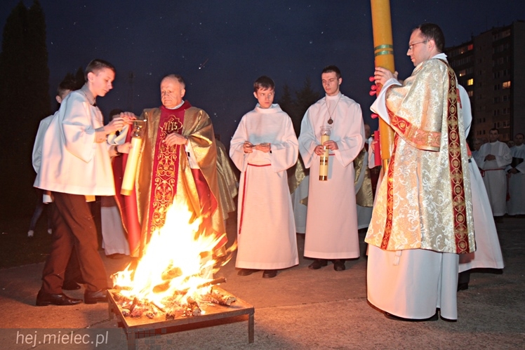 Jezus Chrystys Zmartwychwstał. Ogłosiły to kościelne dzwony w sobotnią noc