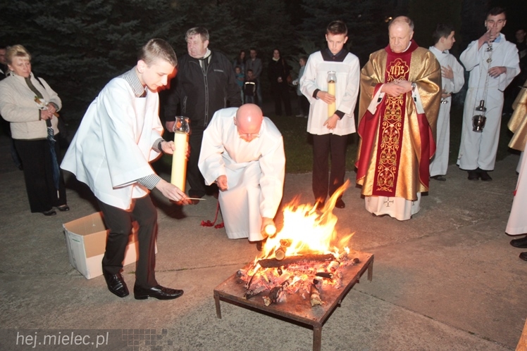 Jezus Chrystys Zmartwychwstał. Ogłosiły to kościelne dzwony w sobotnią noc