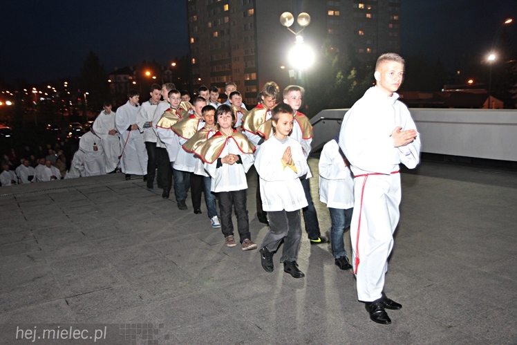 Jezus Chrystys Zmartwychwstał. Ogłosiły to kościelne dzwony w sobotnią noc