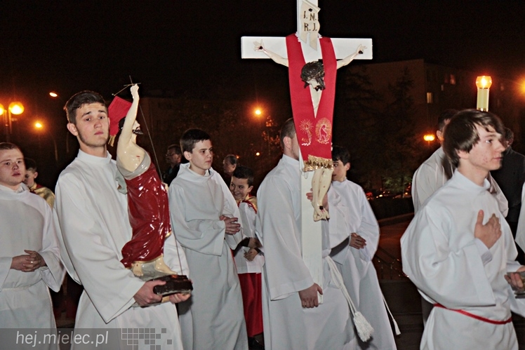 Jezus Chrystys Zmartwychwstał. Ogłosiły to kościelne dzwony w sobotnią noc
