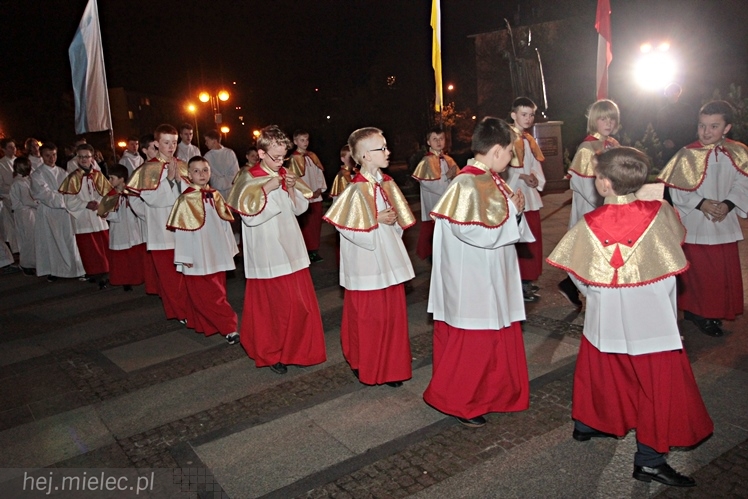 Jezus Chrystys Zmartwychwstał. Ogłosiły to kościelne dzwony w sobotnią noc