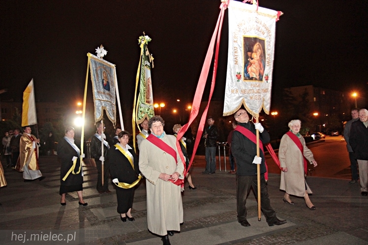 Jezus Chrystys Zmartwychwstał. Ogłosiły to kościelne dzwony w sobotnią noc