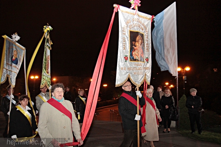 Jezus Chrystys Zmartwychwstał. Ogłosiły to kościelne dzwony w sobotnią noc