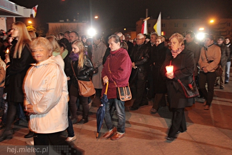 Jezus Chrystys Zmartwychwstał. Ogłosiły to kościelne dzwony w sobotnią noc