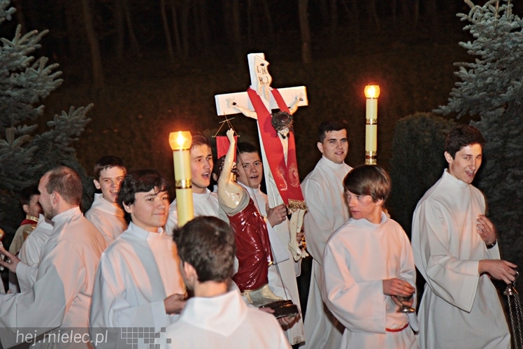 Jezus Chrystys Zmartwychwstał. Ogłosiły to kościelne dzwony w sobotnią noc