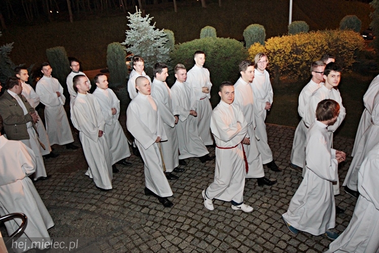 Jezus Chrystys Zmartwychwstał. Ogłosiły to kościelne dzwony w sobotnią noc