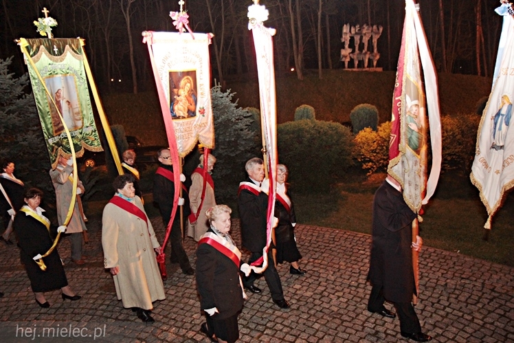 Jezus Chrystys Zmartwychwstał. Ogłosiły to kościelne dzwony w sobotnią noc