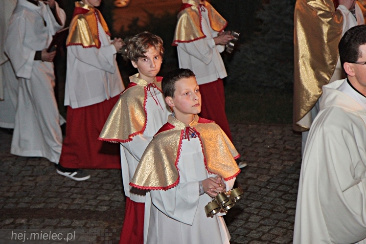 Jezus Chrystys Zmartwychwstał. Ogłosiły to kościelne dzwony w sobotnią noc