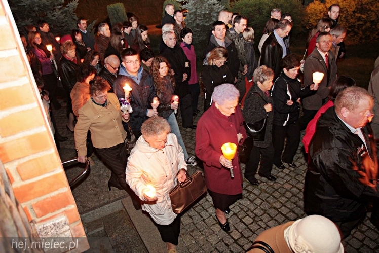 Jezus Chrystys Zmartwychwstał. Ogłosiły to kościelne dzwony w sobotnią noc
