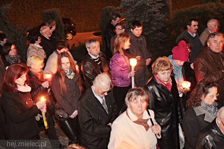 Jezus Chrystys Zmartwychwstał. Ogłosiły to kościelne dzwony w sobotnią noc