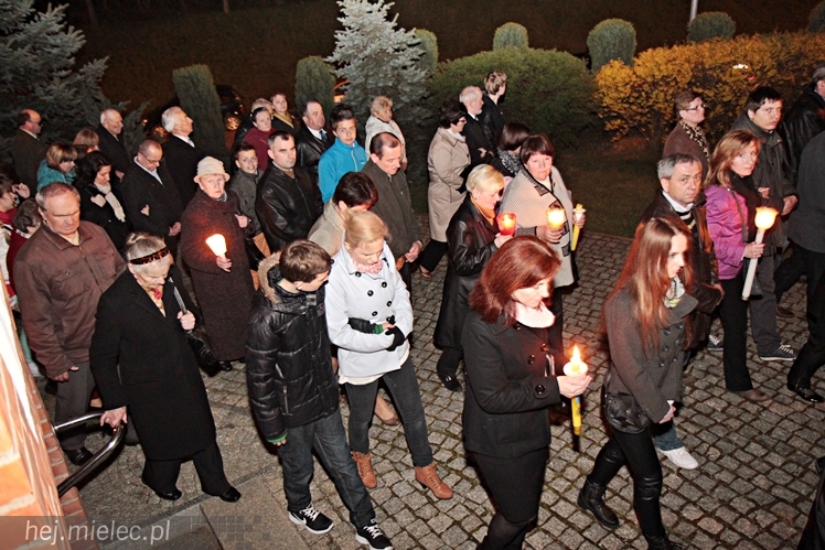 Jezus Chrystys Zmartwychwstał. Ogłosiły to kościelne dzwony w sobotnią noc