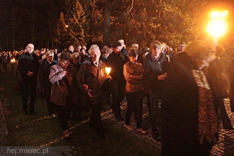 Jezus Chrystys Zmartwychwstał. Ogłosiły to kościelne dzwony w sobotnią noc