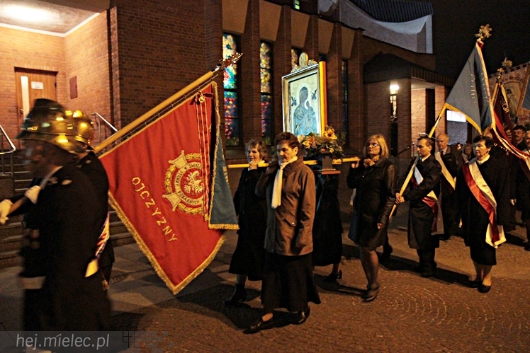 Jezus Chrystys Zmartwychwstał. Ogłosiły to kościelne dzwony w sobotnią noc