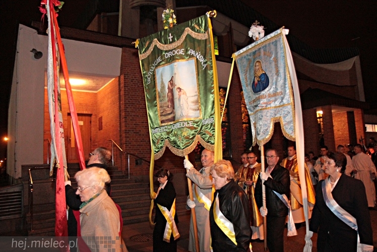 Jezus Chrystys Zmartwychwstał. Ogłosiły to kościelne dzwony w sobotnią noc