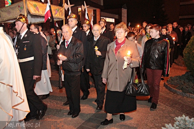 Jezus Chrystys Zmartwychwstał. Ogłosiły to kościelne dzwony w sobotnią noc