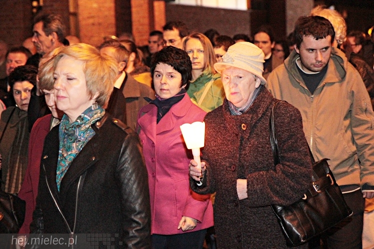 Jezus Chrystys Zmartwychwstał. Ogłosiły to kościelne dzwony w sobotnią noc