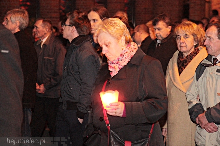 Jezus Chrystys Zmartwychwstał. Ogłosiły to kościelne dzwony w sobotnią noc