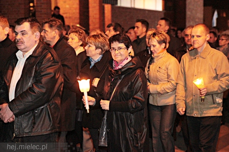 Jezus Chrystys Zmartwychwstał. Ogłosiły to kościelne dzwony w sobotnią noc